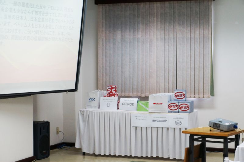 nhiều phần quà giá trị